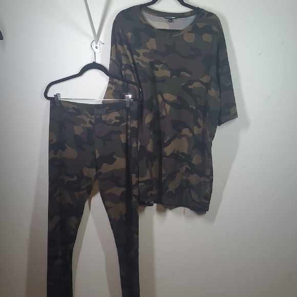 Fashion Nova Pants - Fashion Nova Green and Black Camouflage Set